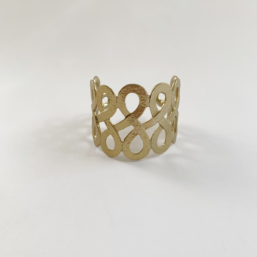 Women’s gold round bracelet